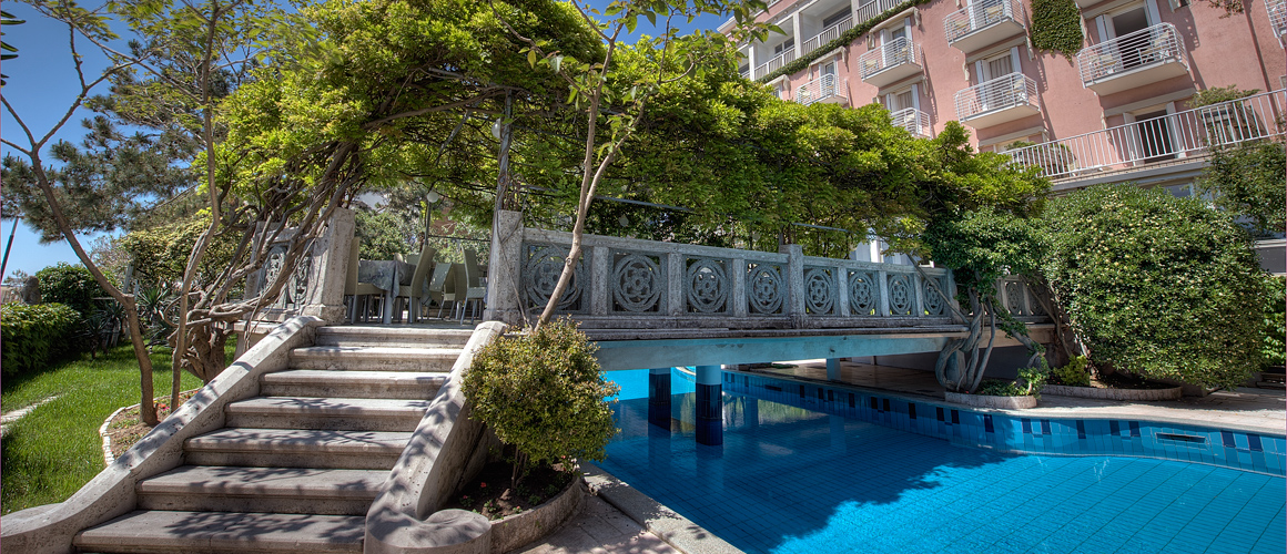 Piscina hotel Marin